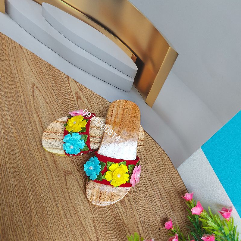 Guốc gổ  thiên nhiên quai nhung, hoa tú cầu, hoa mai xinh xắn cho bé yêu