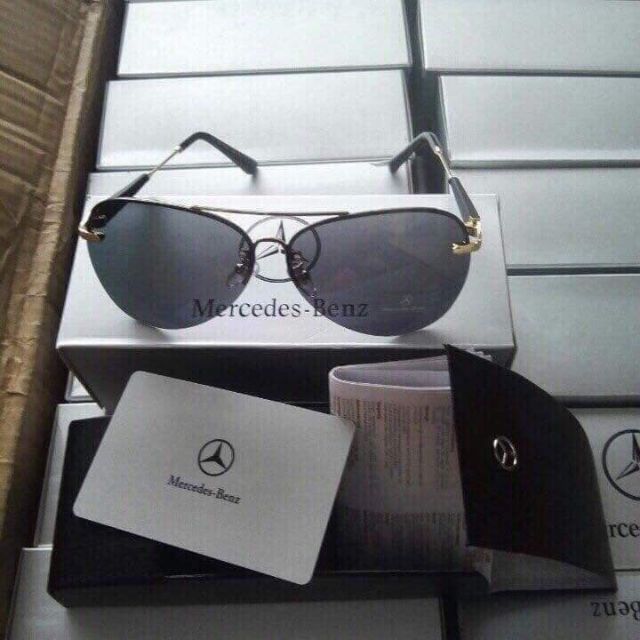 Kính Mercedes Benz.
