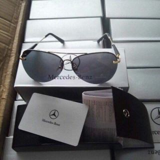 Kính Mercedes Benz.