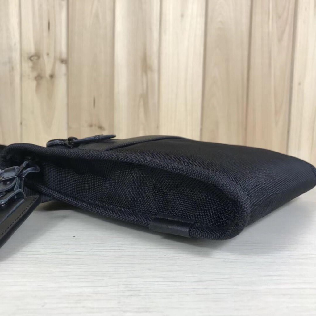 Túi Đeo Vai Nam Tumi ALPHA 2 Series 22110D2 Màu Đen