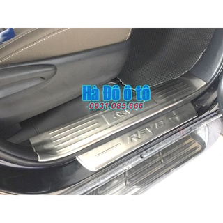 Bộ Ốp Bậc Cửa Toyota Hilux 2016 2017 2018 2019 2020 2021 2022 - Bộ 8 Chi Tiết 4 Cánh Cửa Hilux Mẫu innox