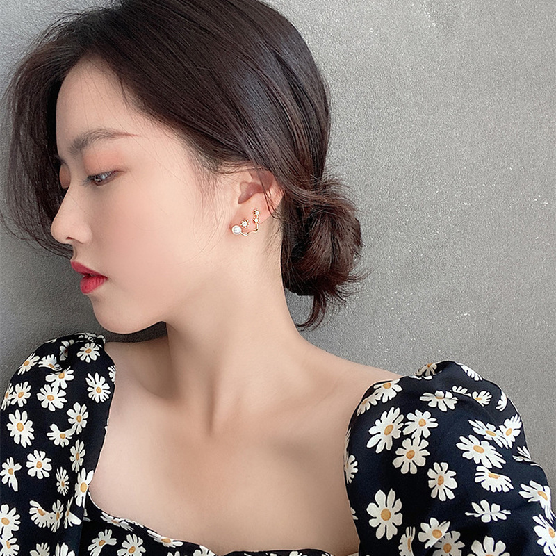 Bông Tai Mạ Bạc 925 Hình Hoa Hướng Dương Dát Kim Cương Ngọc Trai Giả Mới Cho Nữ