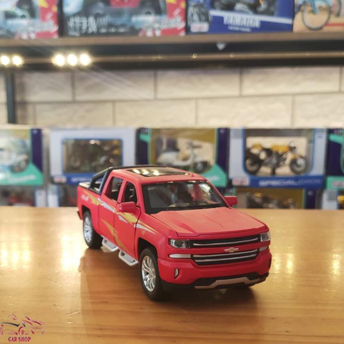 Mô hình xe bán tải Chevrolet Silverado V8 tỉ lệ 1:32 hãng Chezhi màu đỏ