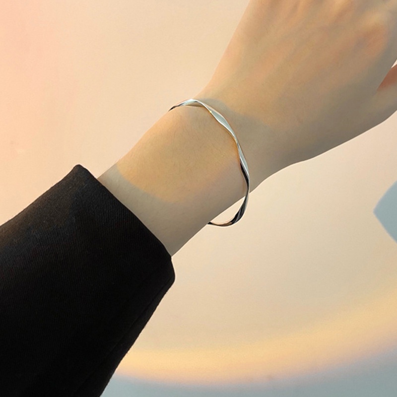 Vòng Tay JP6 Màu Trơn Hình Sóng Đơn Giản