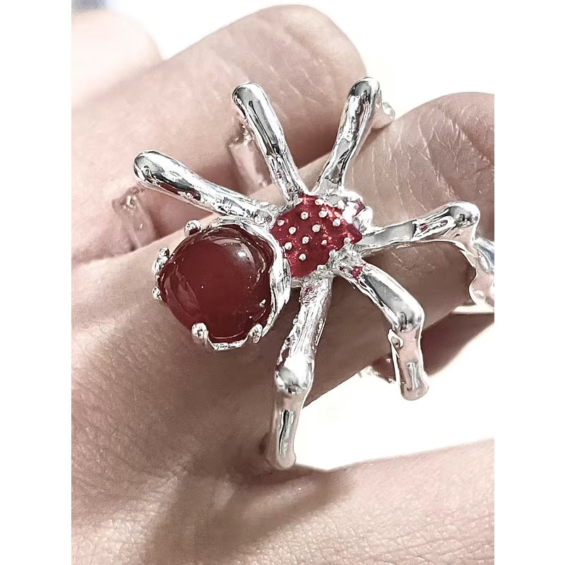 Nhẫn đính pha lê phiên bản giới hạn thịnh hành