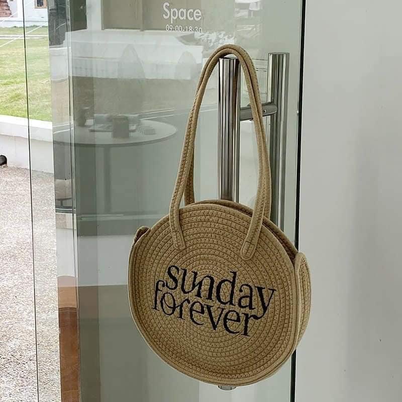 Túi cói tròn thêu chữ Sunday hot 2022