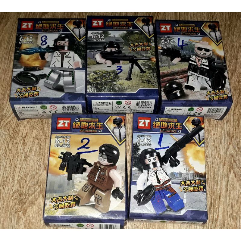 Lắp ráp 1 hộp LegoBattle 0822 có nhiều chi tiết bằng nhựa ABS