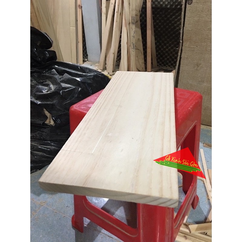 Tấm gỗ thông mặt lớn 24cm, dài 50cm, dày 2cm được bào láng 4 mặt đẹp thích hợp làm kệ, decorde, ốp tường