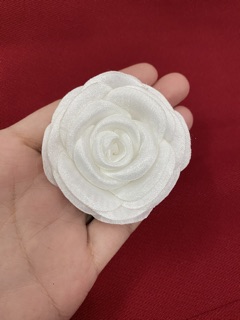 Tag hoa hồng nhỏ cài áo