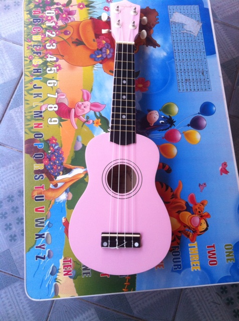 Ukulele hồng . Tặng hướng dẫn tự học