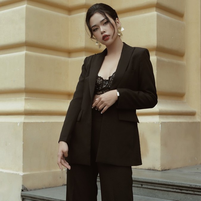 Áo blazer nữ đen chiết ao có đệm vai