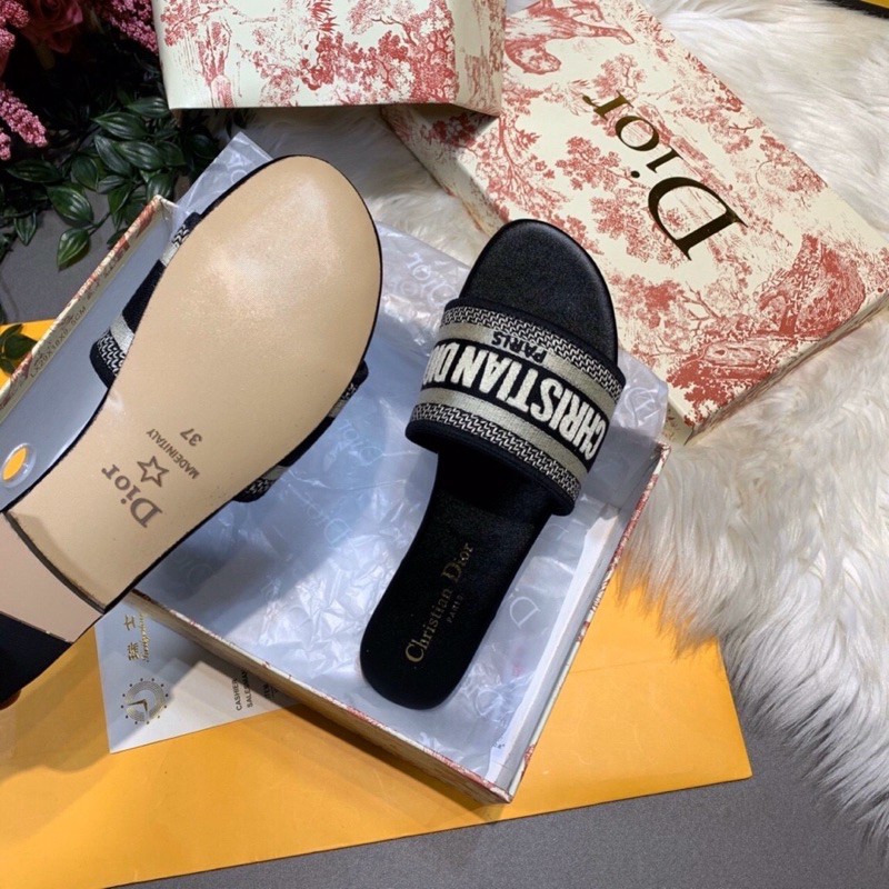 Dép lê chữ D fullbox HLS