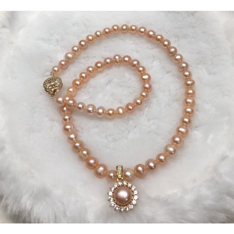 Chuỗi đeo cổ ngọc trai nhân tạo 7ly có mặt rơi màu hồng cam