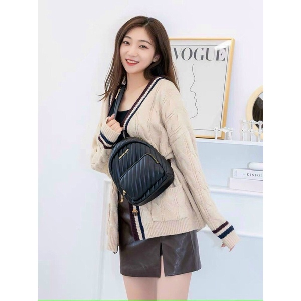 Balo thời trang Cê ka da mềm bóng mượt , size 25 k để vừa xách vở.