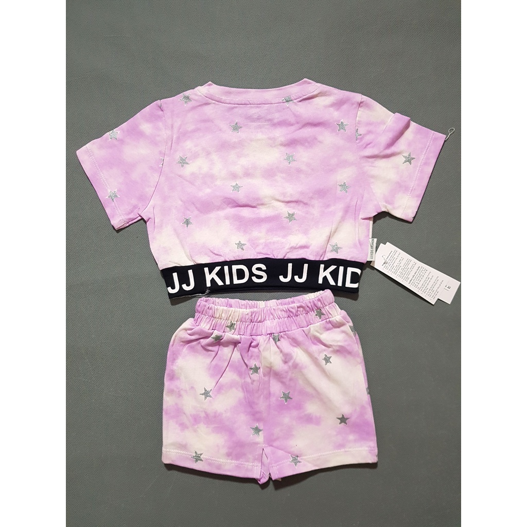 Bộ áo thun cotton loang ngôi sao kèm váy ôm phong cách đẹp độc cho bé gái