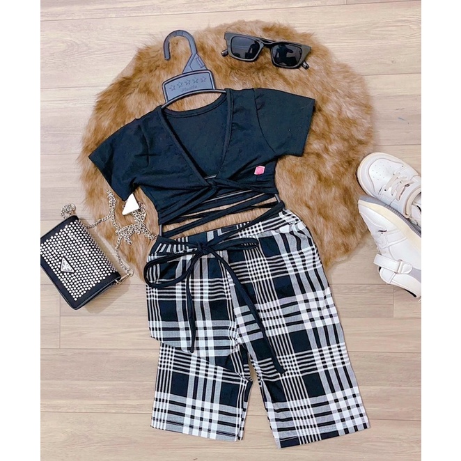 Set đồ áo đen quần sọc cho bé gái