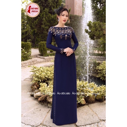 ÁO DÀI TRUNG NIÊN ĐÍNH KẾT SANG TRỌNG