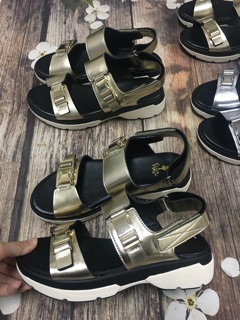 sandal daphe sale 70% full box.