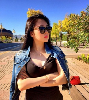 Mắt kính thời trang .