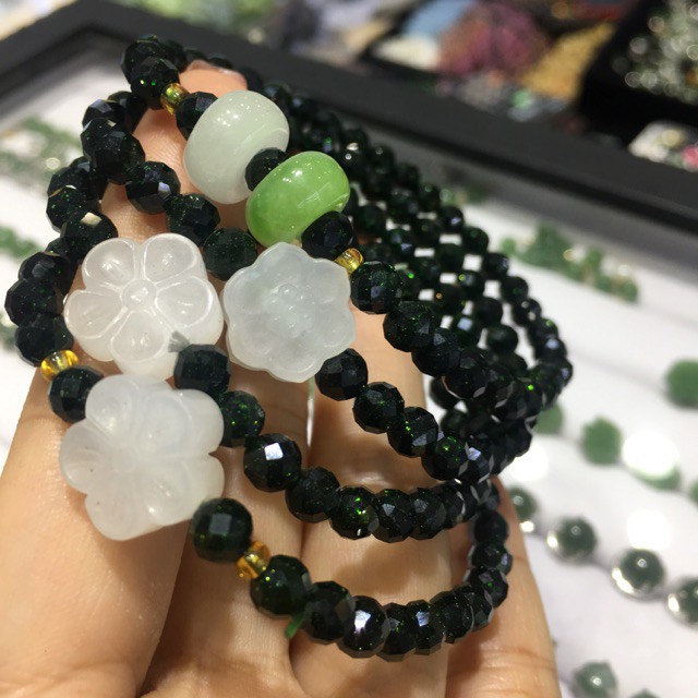 Vòng tay đá kim sa phối charm