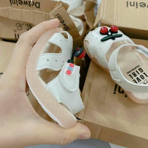 Giày sandal tập đi cho bé gái hình cherry đáng yêu