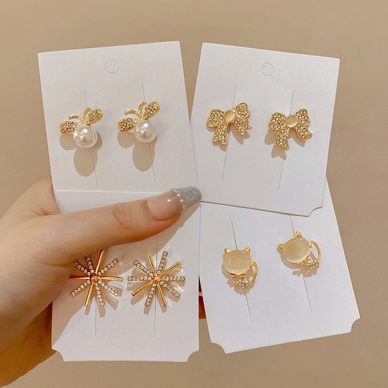 Phụ Kiện Cố Định Cổ Áo Không Đường May Tiện Dụng