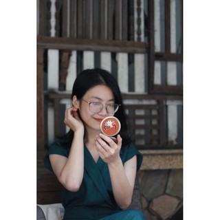 Gương thêu tay mini có thêu kèm chữ để làm quà tặng