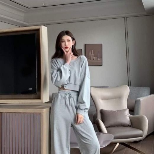 Bộ Áo Sweater Ngắn Dáng Ôm Phối Quần Dài Ống Rộng Thời Trang 2022 Cho Nữ