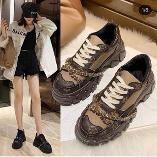 Giầy thể thao quai đá cao 5cm có đến size 40