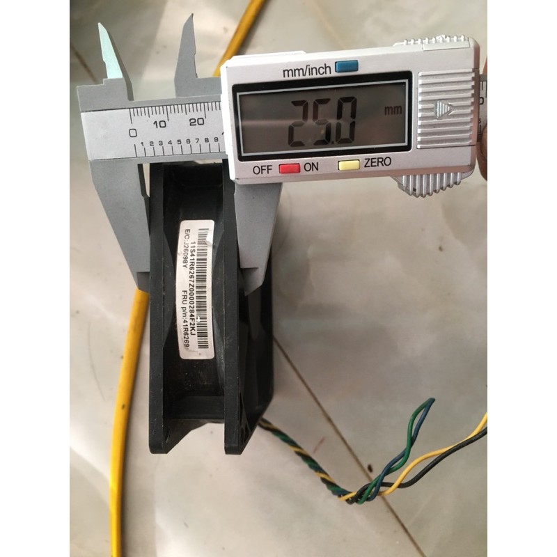 Quạt tỏa nhiệt  rất khỏe từ  12V . 0,25-0,6 A .  /1chiếc