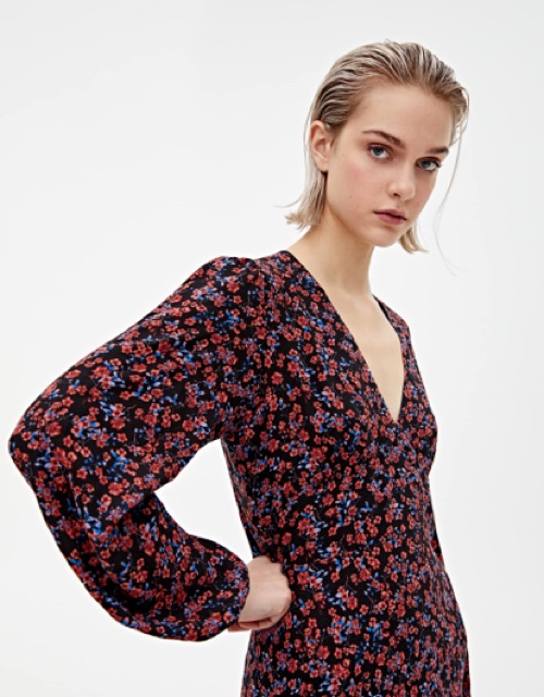 Canh sale sẵn đầm hoa Pull&bear size XS