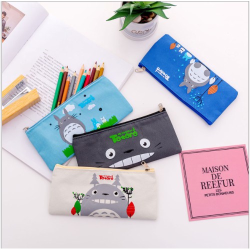 Túi đựng bút vải oxford hình mèo Totoro.