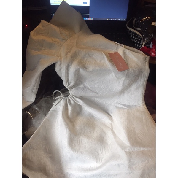 Váy Trắng lệch vai tiểu thư