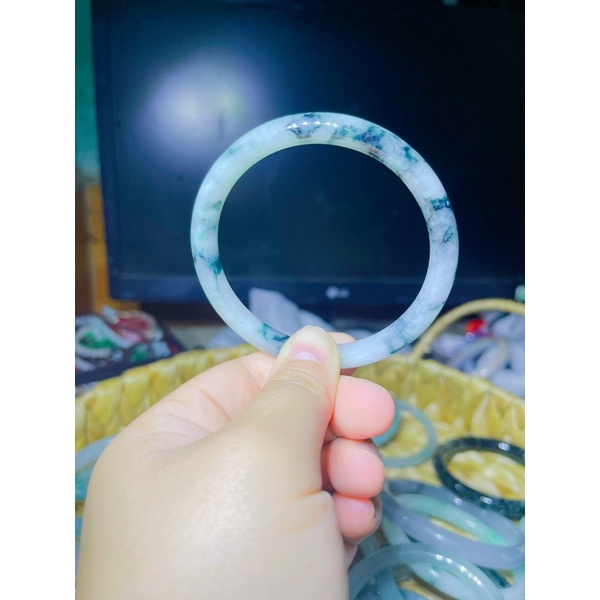 Vòng tay bản liền jadeite bản tròn đẹp