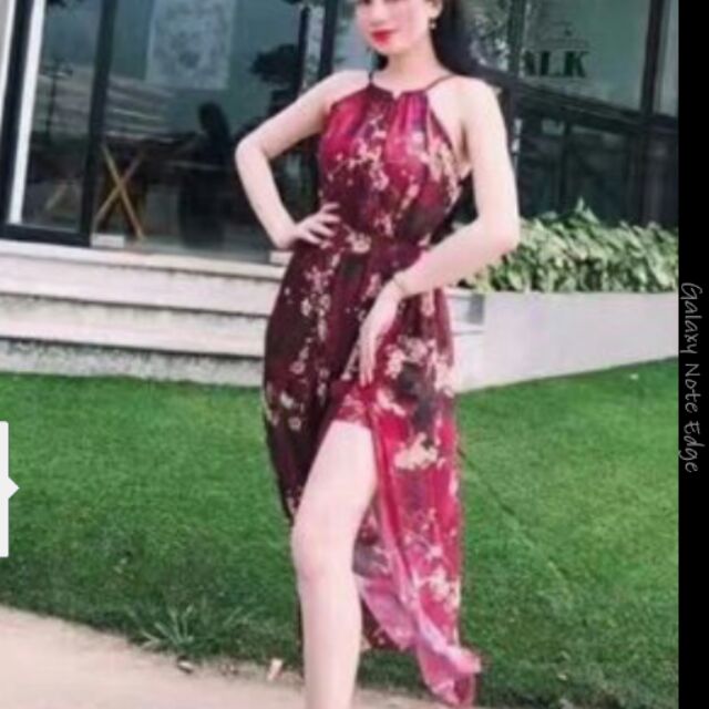 Váy maxi cổ yếm 