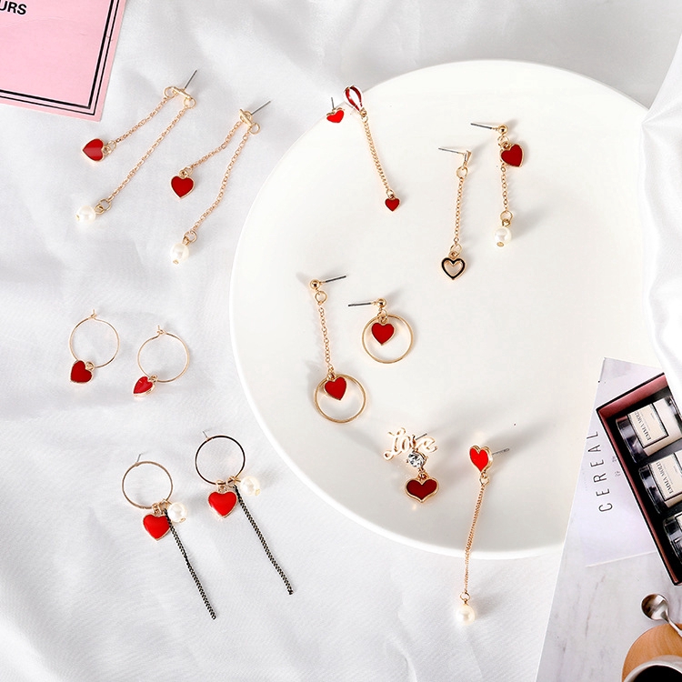 1 Cặp Bông Tai Bất Đối Xứng Hình Trái Tim