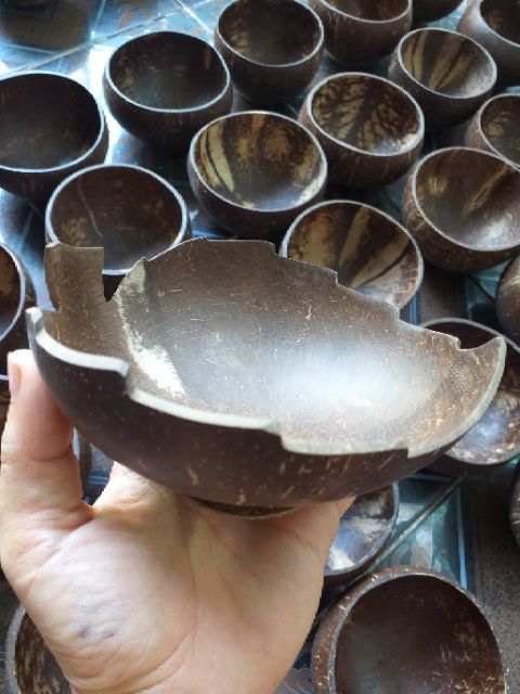 Dĩa gáo dừa, cắt hình trái tim, chiếc lá, hoa. Như hình mẫu. Làm từ 100%gáo dừa thiên nhiên,.......................