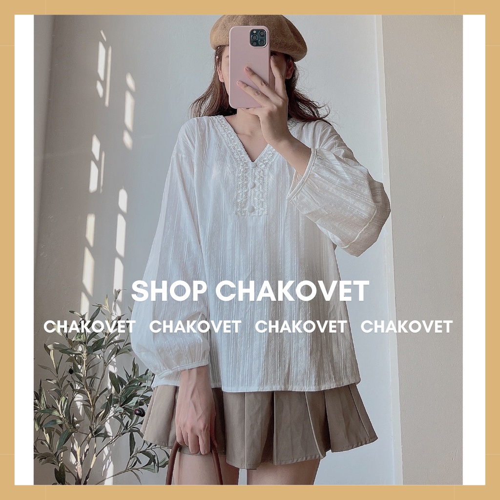 Áo sơ mi nữ cổ chữ V tay dài màu trắng CKA889, kiểu áo babydoll nữ tay phồng thiết kế cúc bọc phối ren cổ đẹp cá tính | BigBuy360 - bigbuy360.vn