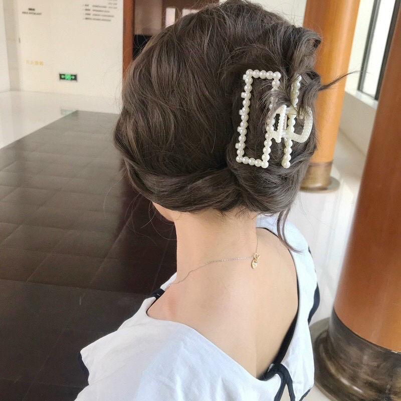 Kẹp tóc đính hạt nhựa đục