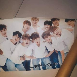 Poster 10k Wanna One, Twice