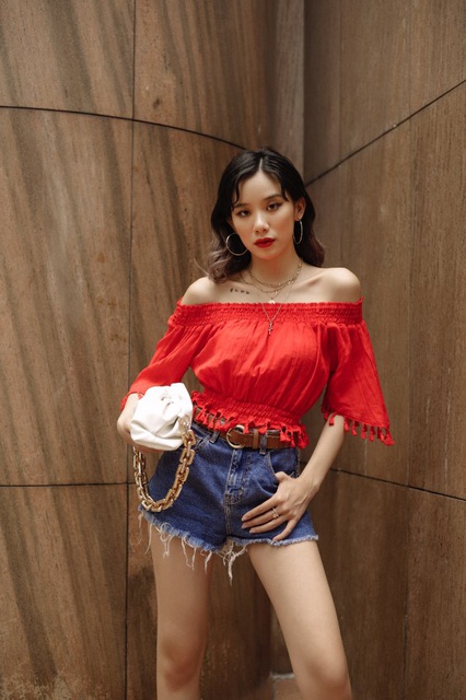 MORI - Áo croptop xô tua rua bẹt vai