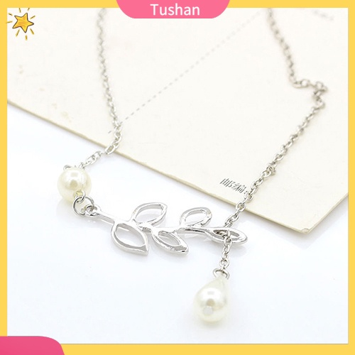 Vòng cổ ngắn mặt hình cành lá khoét rỗng đính ngọc trai giả thời trang dành cho nữ