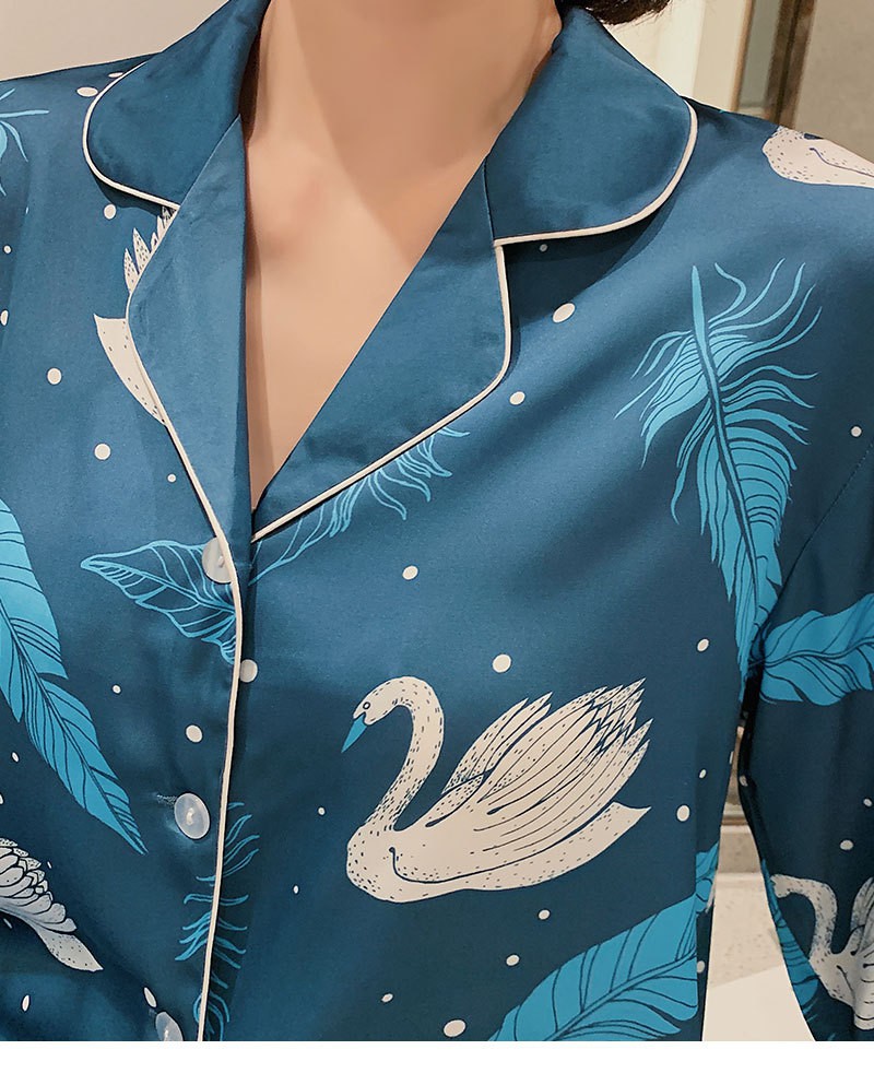 Bộ đồ ngủ dài chất lụa dành cho nữ