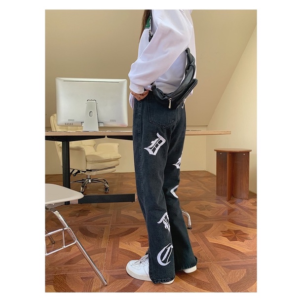 Quần bò đen dáng suông hoạ tiết thêu chữ