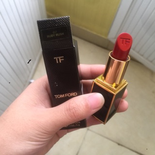 Son Tomford TF 07 đỏ thuần siêu lì và mềm mịn..........................................................................n