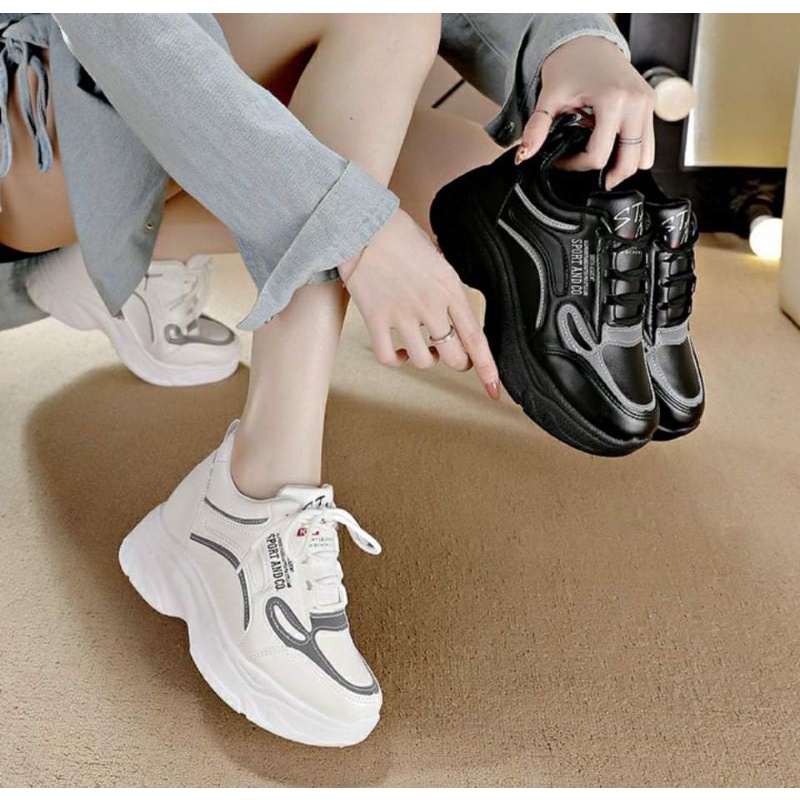 Giầy thể thao nữ độn đế 7 phân siêu nhẹ có viền phản quang BATA