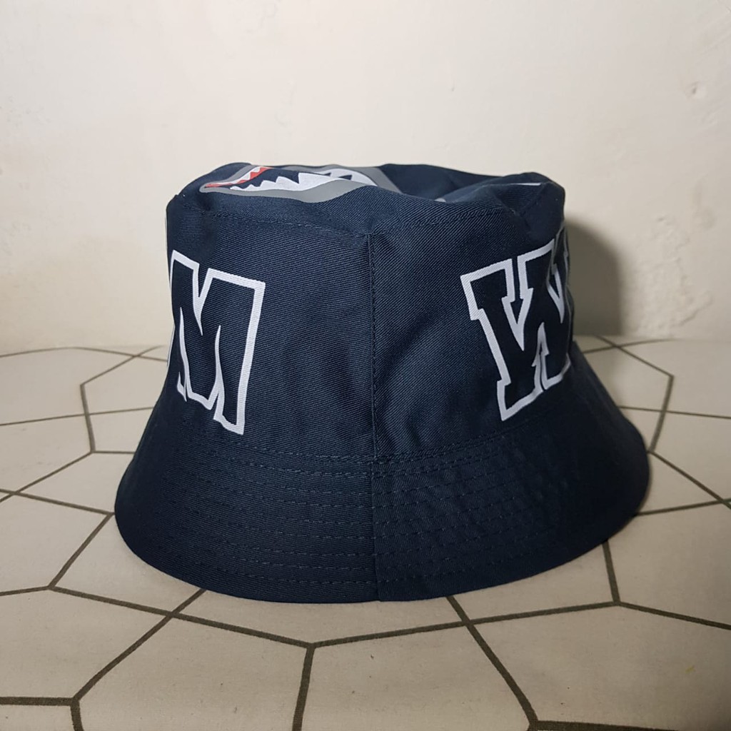 Mũ Bucket Màu Xanh Navy In Họa Tiết Cao Cấp Có Dây Đeo Lưng Và Mặt Sau