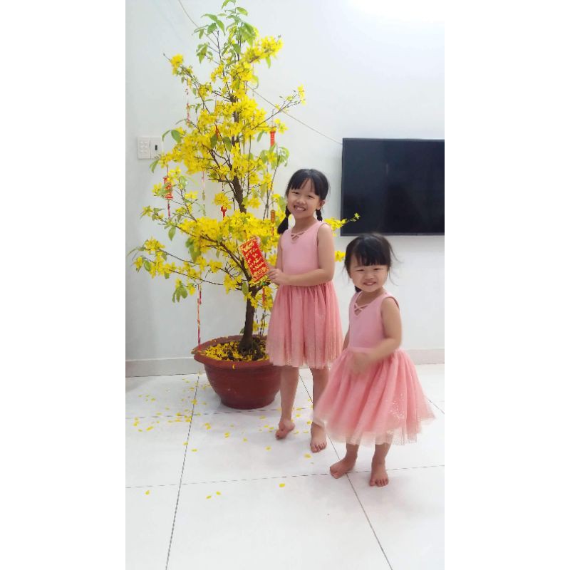 Đầm chân ren bé gái