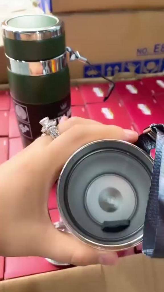 Bình nước giữ nhiệt 1000ml ruột inox 304 cao cấp LoChi, bình giữ nhiệt nóng lạnh có lưới lọc trà và dây treo New | BigBuy360 - bigbuy360.vn