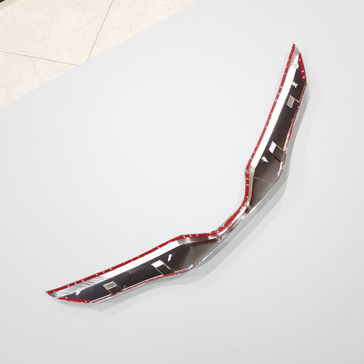 Ốp mặt ca lăng, calang dưới nắp Capo xe Toyota Camry 2019 2020